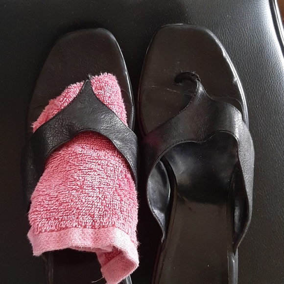 Sandles - Picture 1 of 3